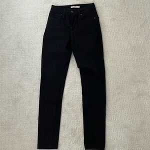 Black Levi’s Skinny Jeans